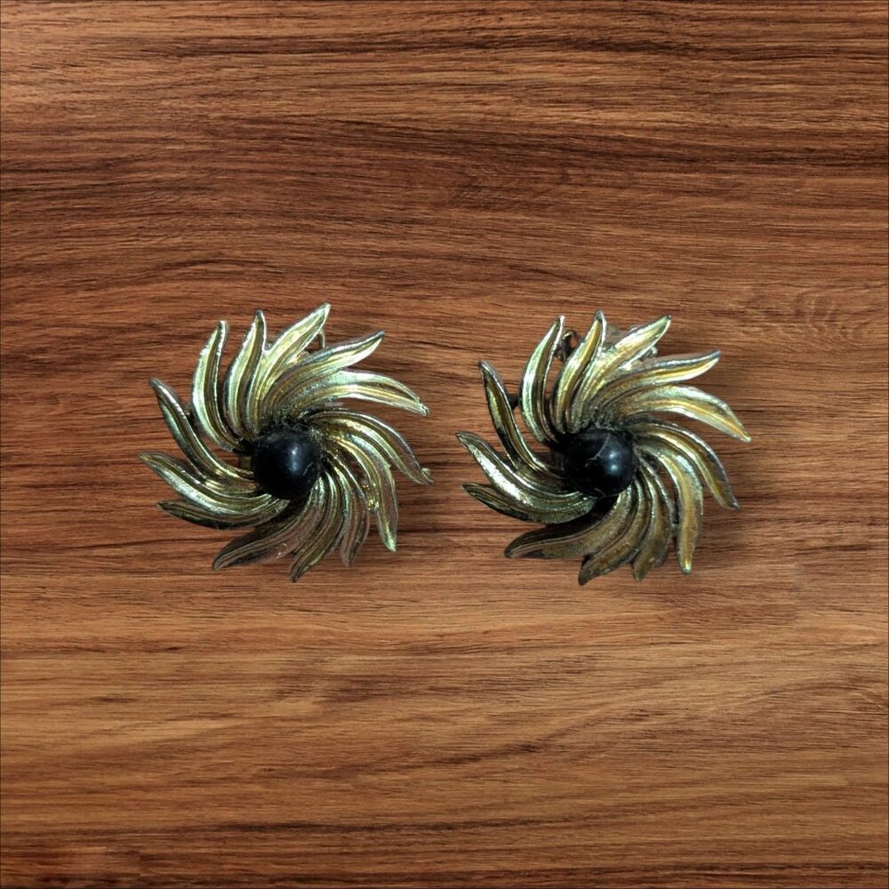 Gold-Tone Vintage Lisner‎ Spiral Clip-On Earrings Black Center Retro Statement